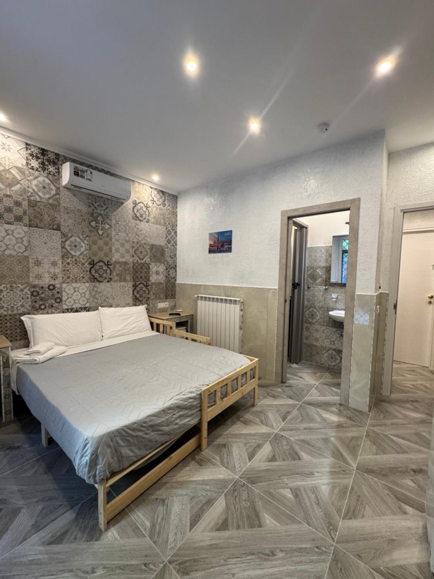 Luxor Eco Casa E Per Vacanze In Centro Piazza Bologna, Colosseo, Piazza Di Spagna, Vaticano, San Pietro, Sapienza, Fontana Di Trevi, Piazza Navona, Trastevere, Tiburtina, Termini, Aeroporto Frühstückspension