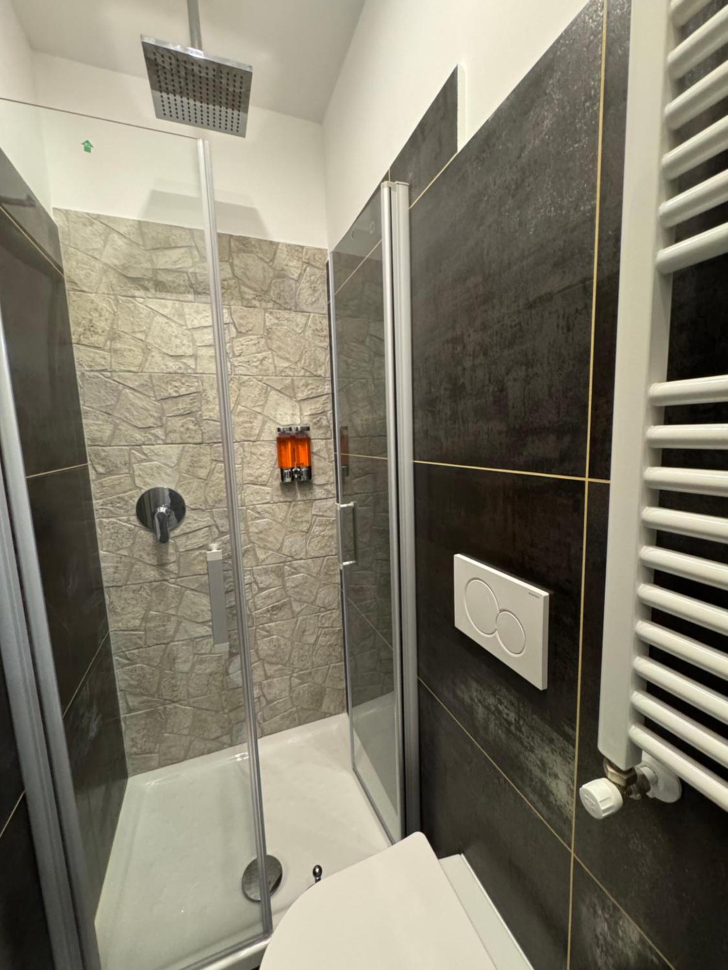 Frühstückspension Luxor Eco Casa E Per Vacanze In Centro Piazza Bologna, Colosseo, Piazza Di Spagna, Vaticano, San Pietro, Sapienza, Fontana Di Trevi, Piazza Navona, Trastevere, Tiburtina, Termini, Aeroporto