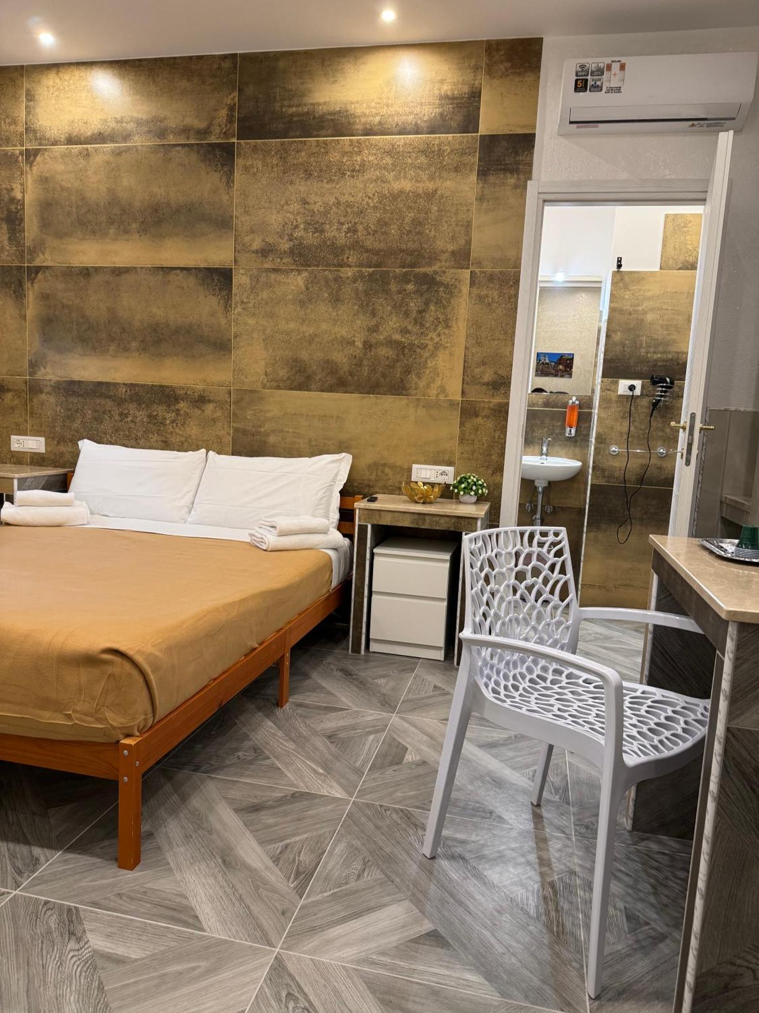 Frühstückspension Luxor Eco Casa E Per Vacanze In Centro Piazza Bologna, Colosseo, Piazza Di Spagna, Vaticano, San Pietro, Sapienza, Fontana Di Trevi, Piazza Navona, Trastevere, Tiburtina, Termini, Aeroporto